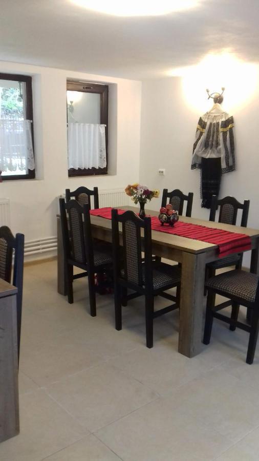 Apartamento Casa Radu Novaci-Străini Exterior foto