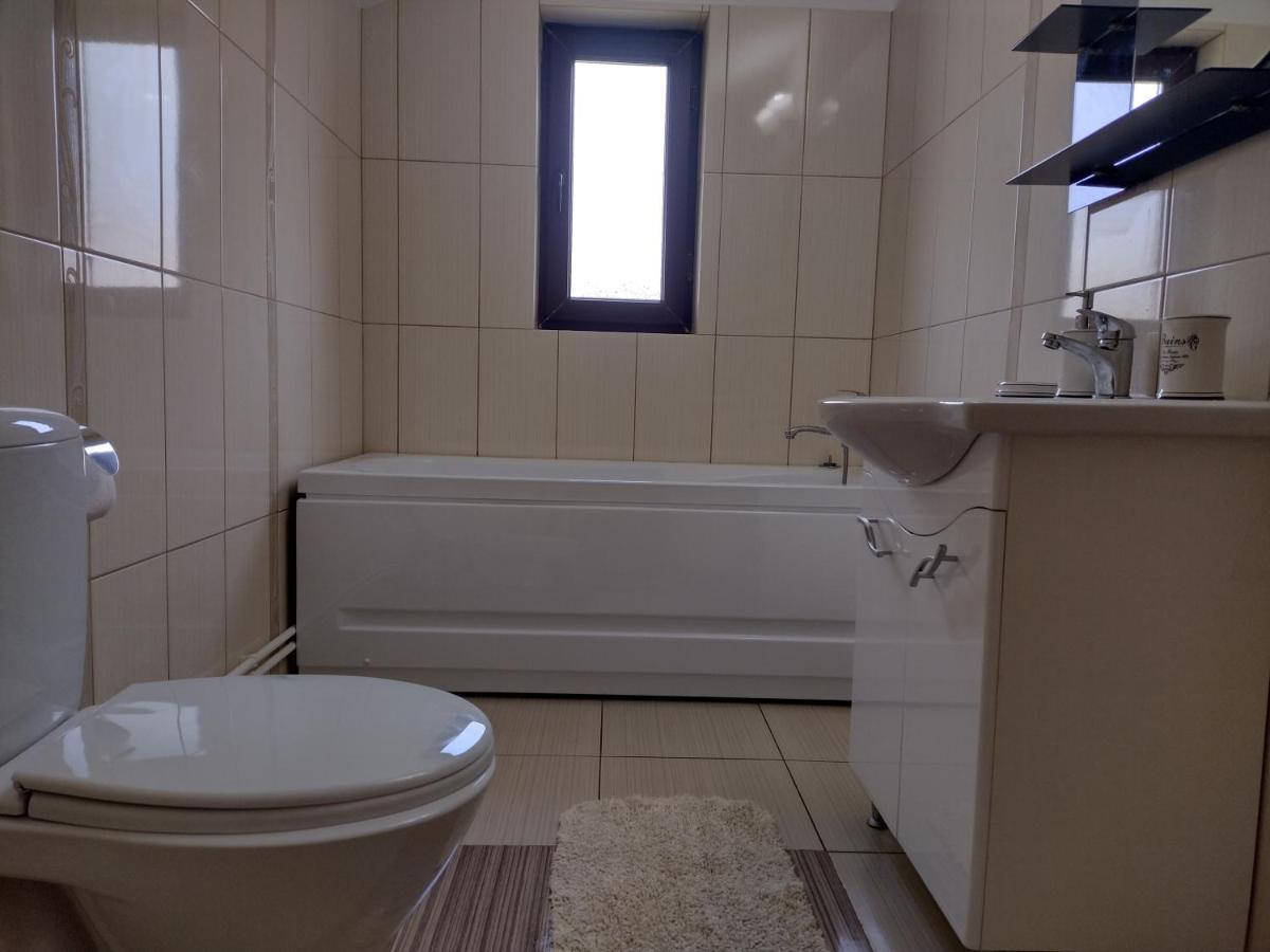 Apartamento Casa Radu Novaci-Străini Exterior foto