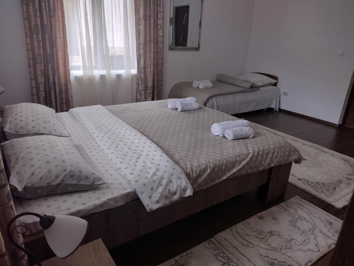 Apartamento Casa Radu Novaci-Străini Exterior foto