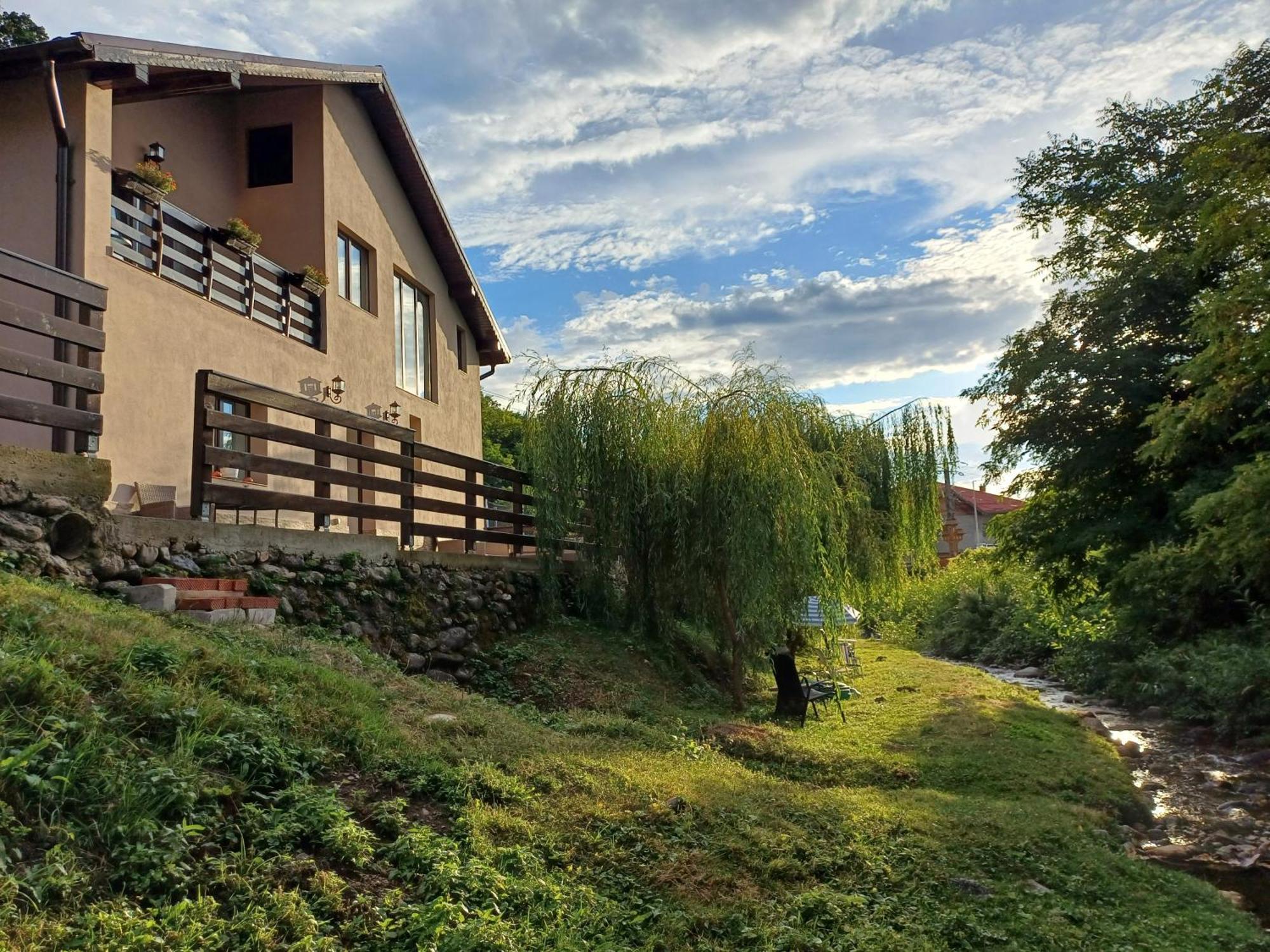 Apartamento Casa Radu Novaci-Străini Exterior foto